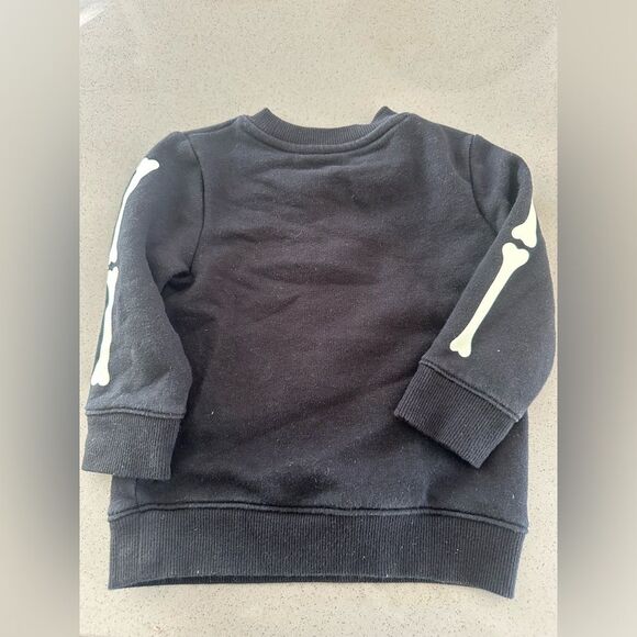 Cat & Jack black Halloween Sweater with bones and ‘BOO’ print - Picture 3 of 3